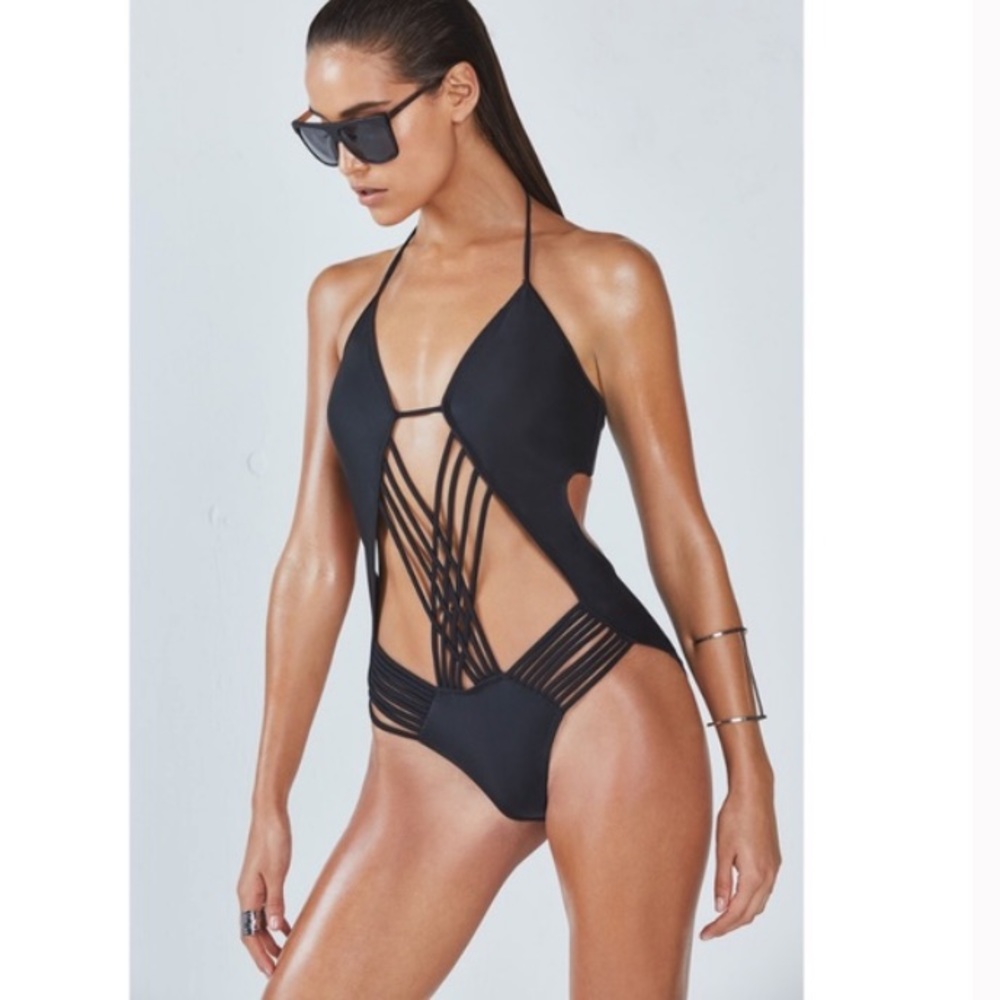 Fabletics Halah Maillot One Piece Swimsuit #Cybermondaysale